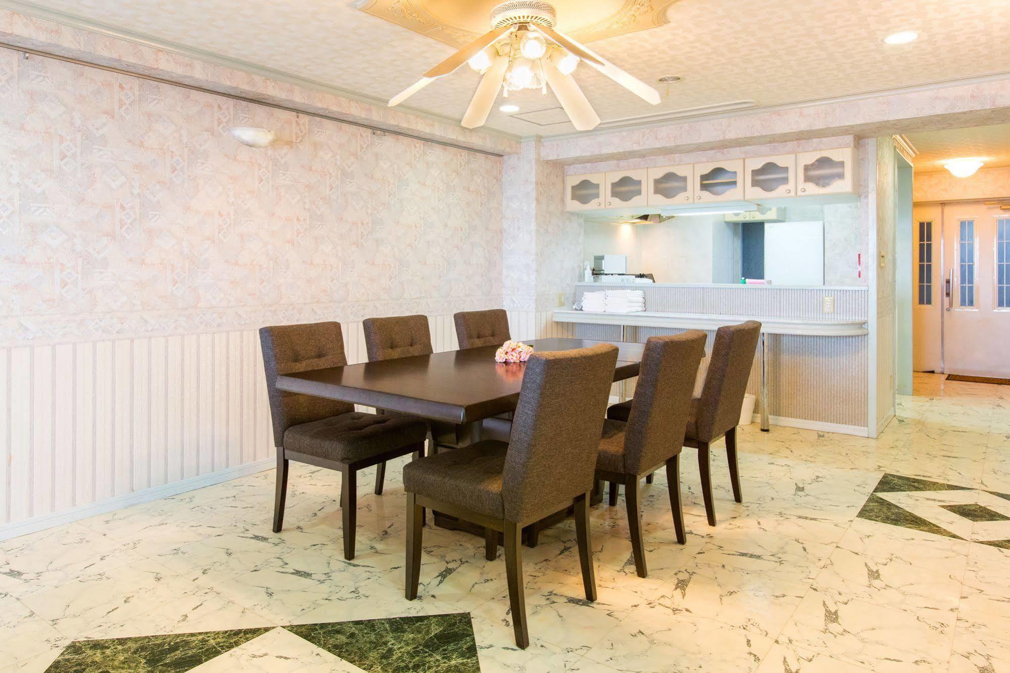 Beachside Condominium Chatan Exterior foto