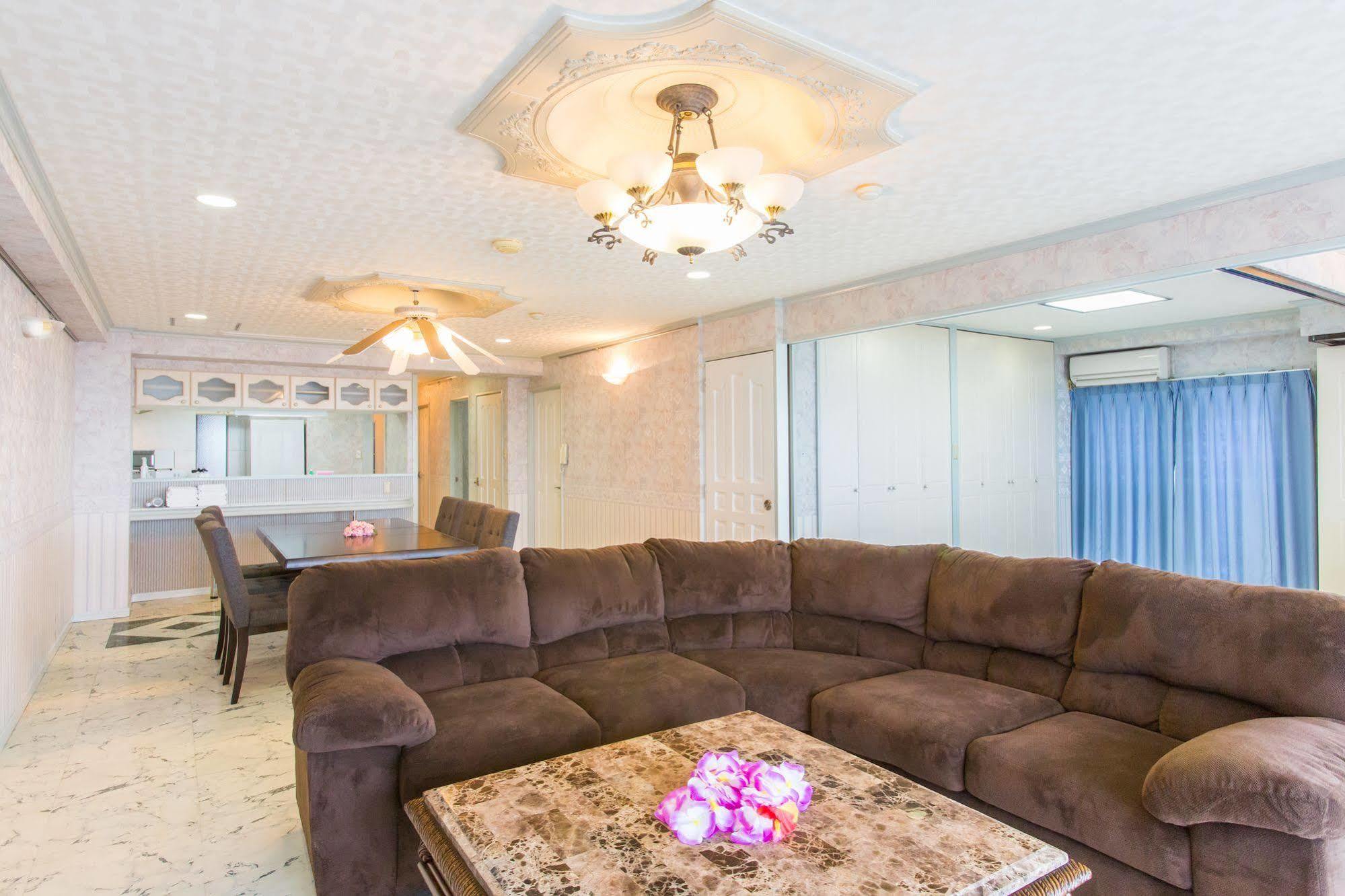 Beachside Condominium Chatan Exterior foto