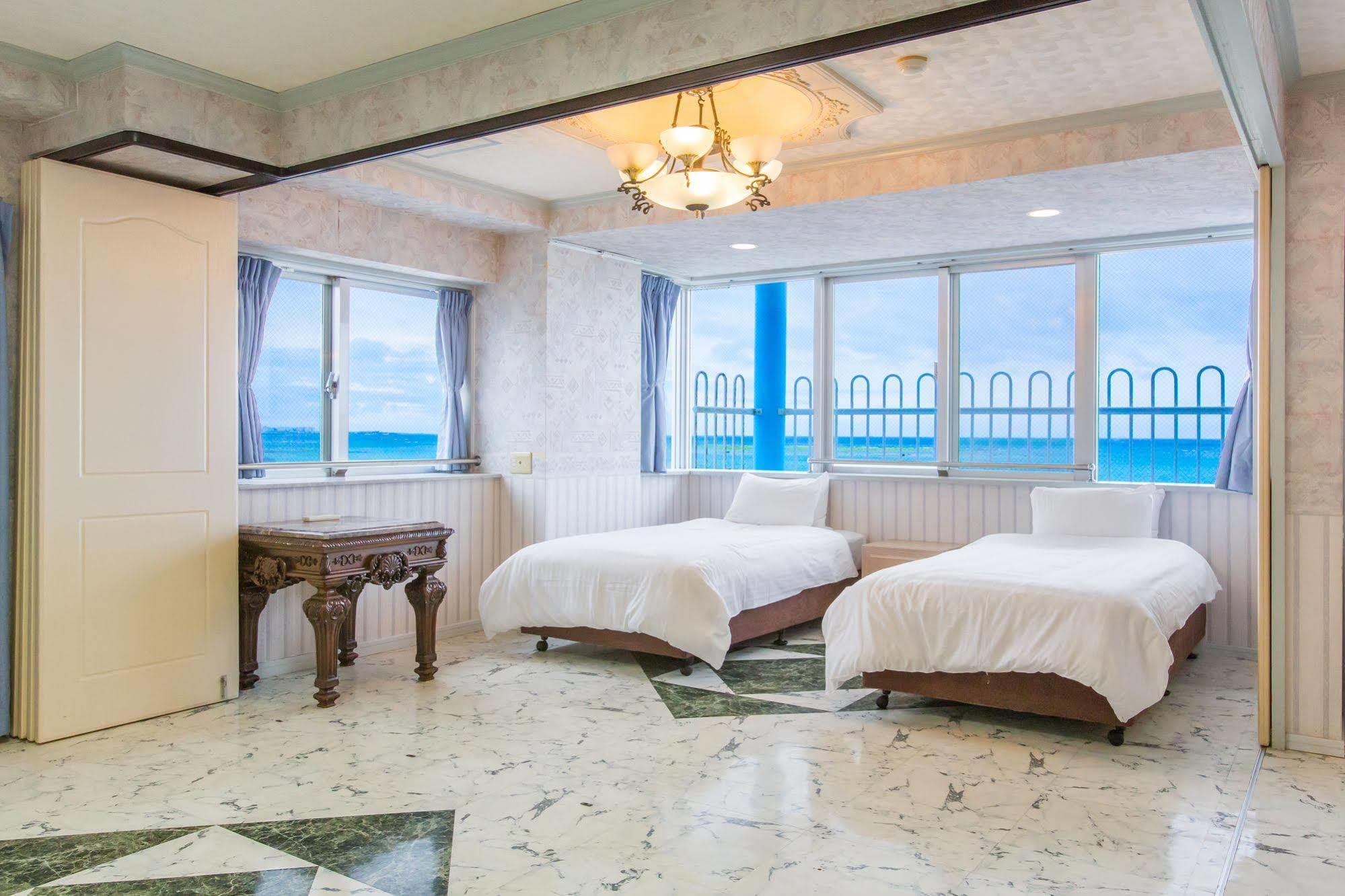Beachside Condominium Chatan Exterior foto
