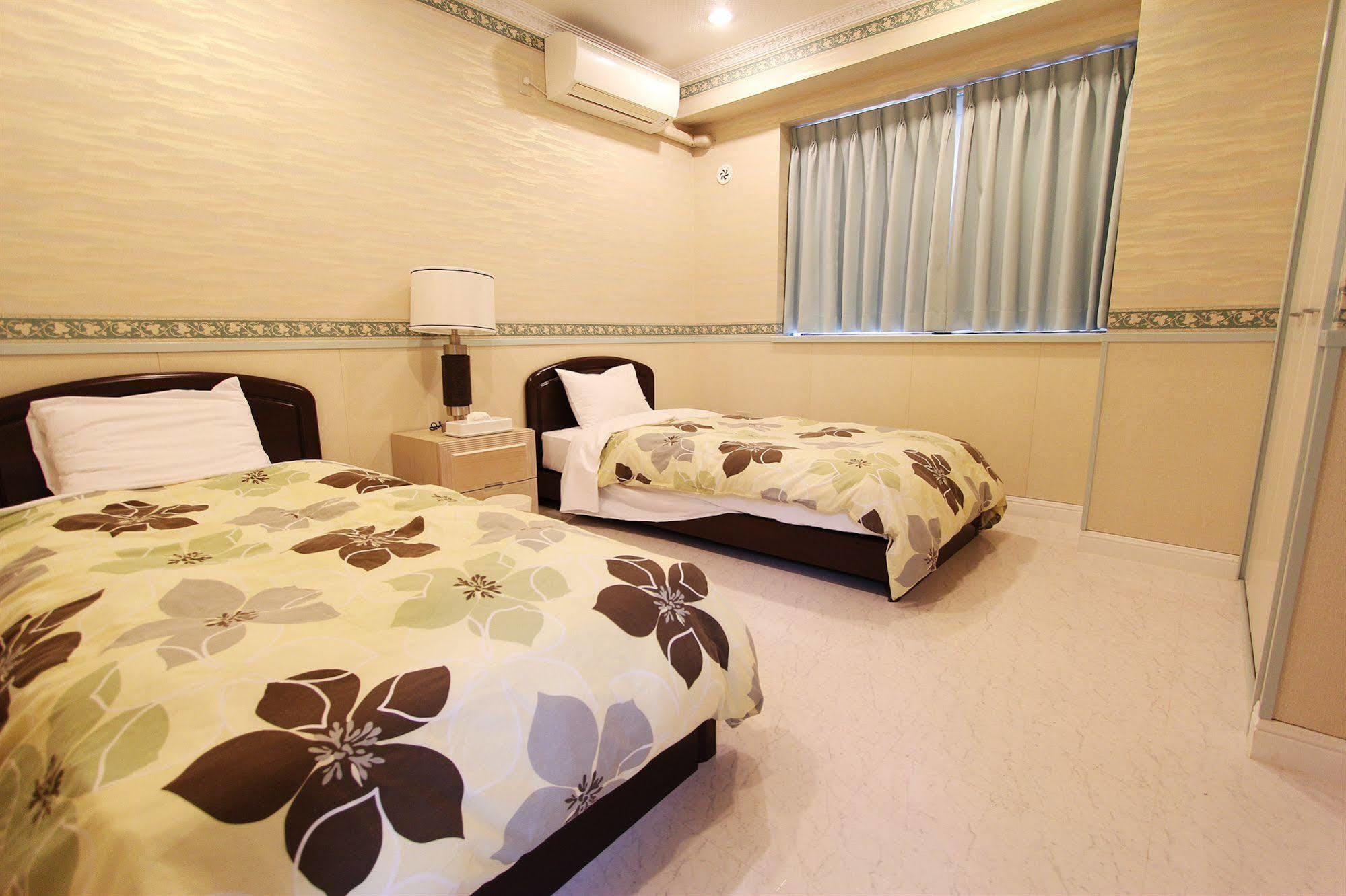 Beachside Condominium Chatan Exterior foto