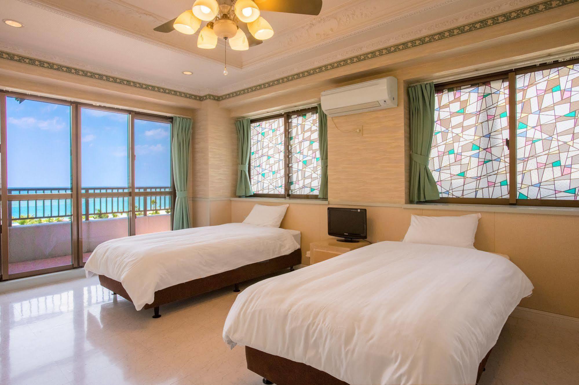 Beachside Condominium Chatan Exterior foto