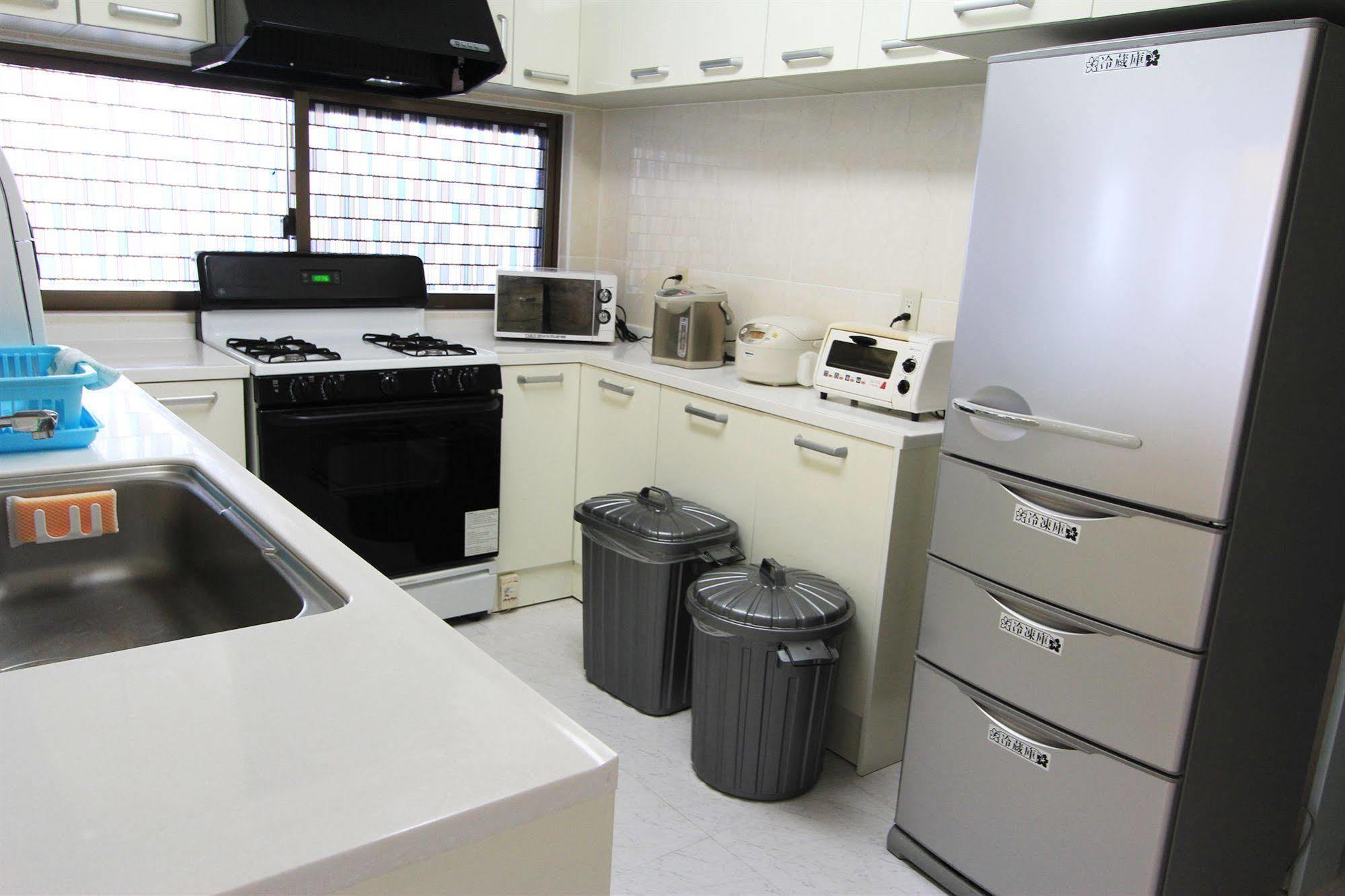 Beachside Condominium Chatan Exterior foto
