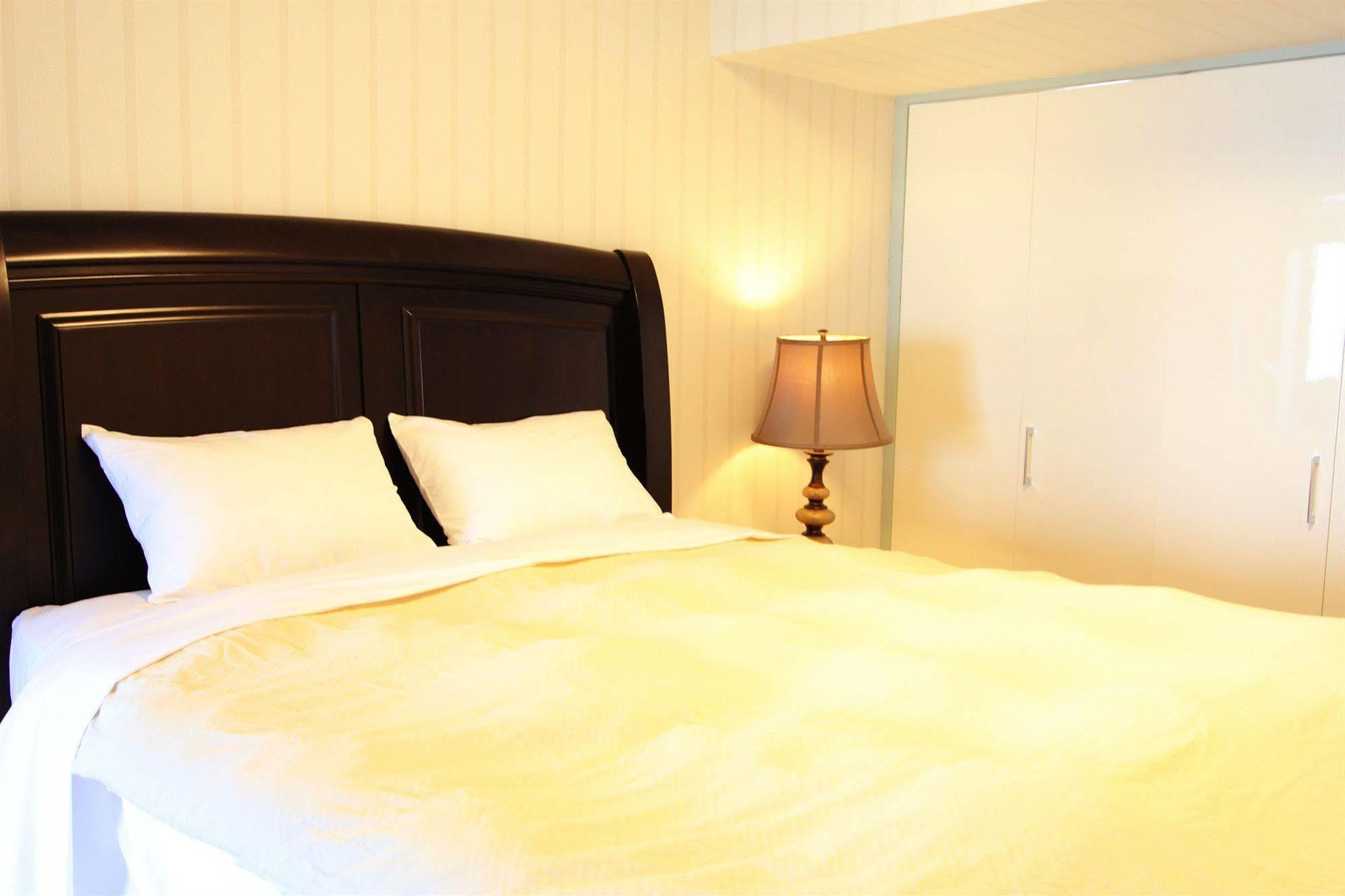 Beachside Condominium Chatan Exterior foto